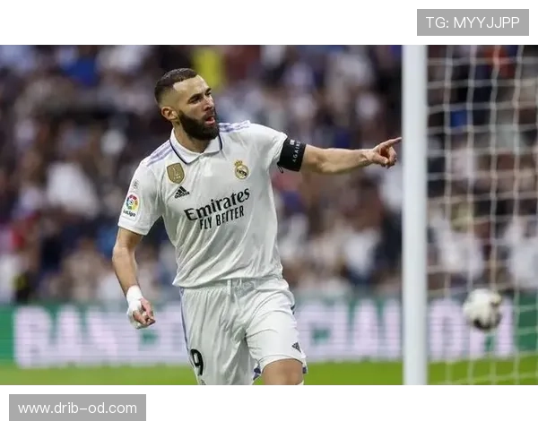 本泽马 vs 伊布：全能前锋与支点核心的技术差异在哪？