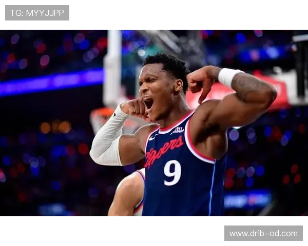 德斯蒙德·班恩三分拉开空间提升快船无球进攻效率